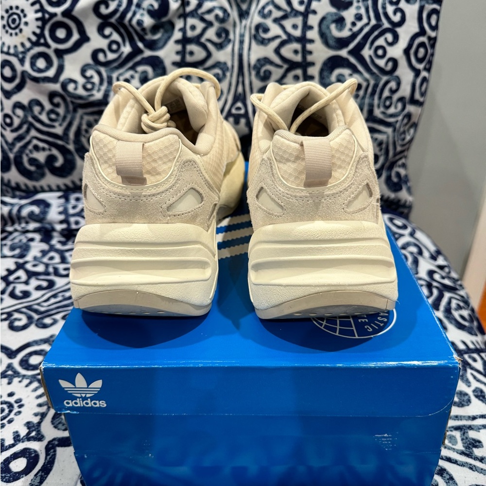 ADIDAS - Picture 4 of 7